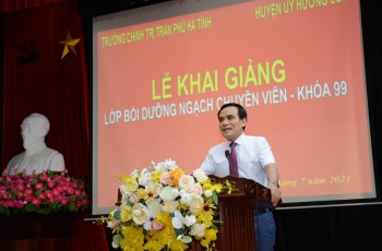 Khai giảng lớp Bồi dưỡng Ngạch chuyên viên khoá 99 huyện Hương Sơn