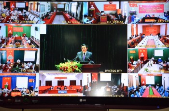 Trường Chính trị Trần Phú trao quà Tết cho các gia đình có hoàn cảnh khó khăn tại Thành phố Hà Tĩnh và Huyện Đức Thọ