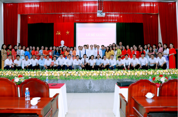 Bế giảng lớp Trung cấp lý luận Chính trị - Hành chính  hệ không tập trung khoá 162 Thành phố Hà Tĩnh