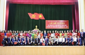 Bế giảng Lớp Trung cấp Lý luận chính trị - hành chính khóa 170 tại thị xã Hồng Lĩnh