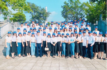 Lớp Trung cấp Lý luận Chính trị K179 huyện Cẩm Xuyên đi nghiên cứu thực tế