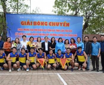 Giải bóng chuyền nam kỷ niệm 38 năm Ngày Nhà giáo Việt Nam và 75 năm thành lập Trường Chính trị Trần Phú