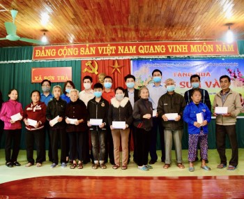Trường Chính trị Trần Phú chăm lo Tết cho người nghèo tại xã Sơn Trà
