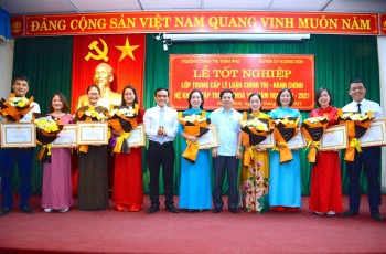 Bế giảng lớp Trung cấp lý luận chính trị - hành chính hệ không tập trung khoá 151 huyện Hương Sơn