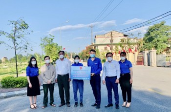 Đoàn Trường Chính trị Trần Phú trao tặng công trình tháng Thanh niên