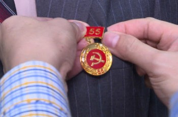 Lan toả giá trị Lễ trao huy hiệu Đảng trong Đảng và Nhân dân