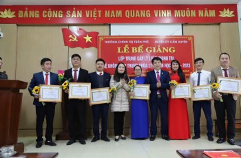 Bế giảng Lớp Trung cấp Lý luận Chính trị khóa 179 huyện Cẩm Xuyên