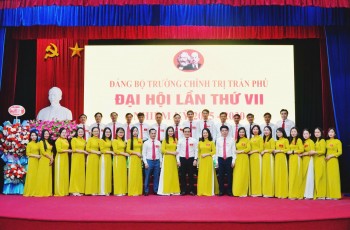 TRƯỜNG CHÍNH TRỊ TRẦN PHÚ - 80 NĂM TỎA...
