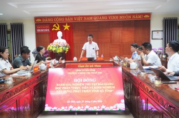 Hội đồng đánh giá, nghiệm thu Tập bài giảng "Thực tiễn kinh nghiệm xây dựng, phát triển tỉnh Hà Tĩnh"
