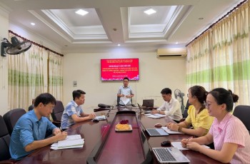 Chi bộ khoa Nhà nước và pháp luật tổ chức sinh hoạt chuyên đề: Học tập làm theo tư tưởng, đạo đức, phong cách Hồ Chí Minh về “tự soi, tự sửa”