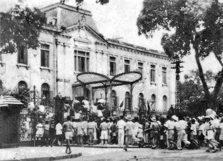 Cách mạng tháng 8 b