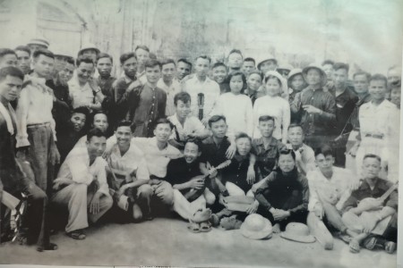 Giảng viên, học viên Trường Đảng Trần Phú đi nghiên cứu thực tế